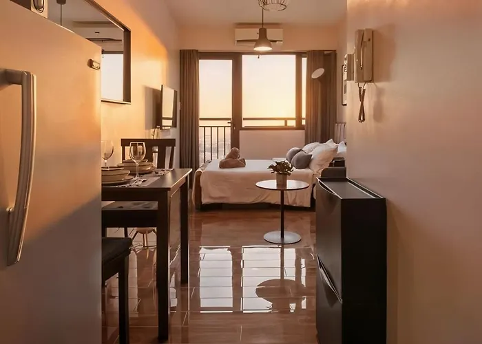 Makati Penthouse With Views * Manila