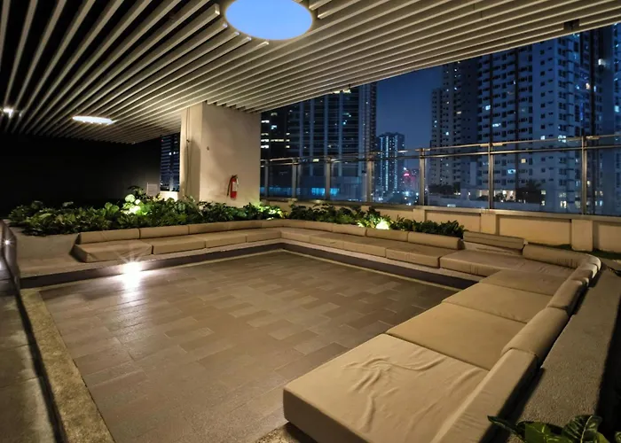 Makati Penthouse With Views
