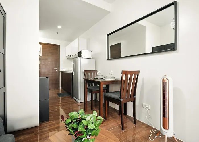 Makati Penthouse With Views Manila