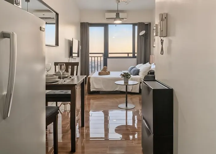 Makati Penthouse With Views * Manila