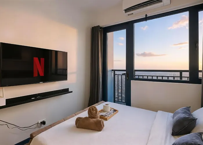 Makati Penthouse With Views Guest house
