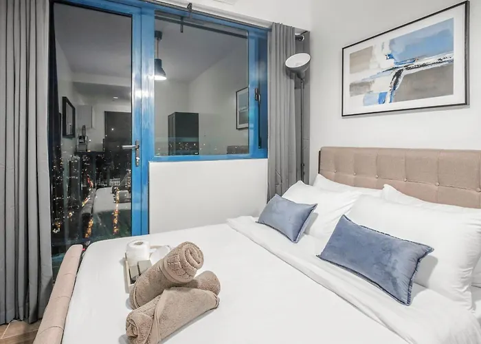 Makati Penthouse With Views