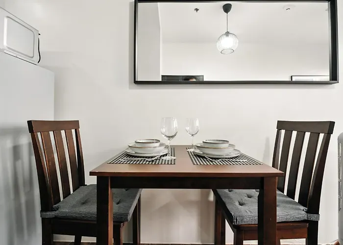 Makati Penthouse With Views *